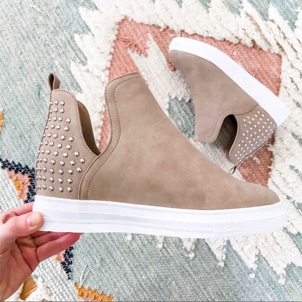 2nd RESTOCK! /CHLOEY/5⭐️ Studded Wedge Sneaker - Picture 6 of 8